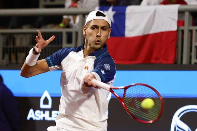 Tenis, Alejandro Tabilo vs Sebastian Baez El tenista Alejandro Tabilo de Chile regresa la bola en contra de Sebastian Baez de Argentina por el ATP, Tennis Herren 250 de Santiago 2026 en el Club Deportivo San Carlos de Apoquindo en Santiago, Chile. 27 02 2026 Felipe Zanca Photosport Tennis, Alejandro Tabilo vs Sebastian Baez The tennis player Alejandro Tabilo de Chile return the ball against of Sebastian Baez de Argentina in the match for the ATP 250 Santiago 2026 at the Club Deportivo San Carlos de Apoquindo in Santiago, Chile. 27 02 2026 Felipe Zanca Photosport Alejandro Tabilo vs Sebastian Baez, ATP 250 Santiago 2026 