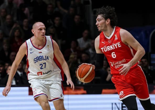 Serbia v Turkiye - FIBA Worl Cup European qualifiers, first round group C Cedi Osman (R) of Turkiye in action against Dejan Davidovac of Serbia during the FIBA World Cup European qualifiers first round group C basketball match between Serbia and Turkiye on February 27, 2026 in Belgrade, Serbia. Belgrade Serbia Copyright: xPedjaxMilosavljevic Starsport.rsx