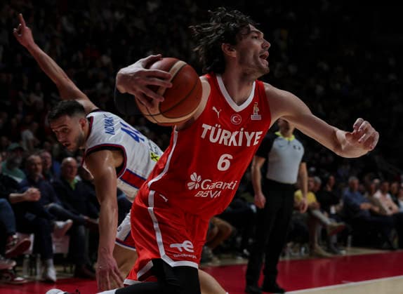 Serbia v Turkiye - FIBA Worl Cup European qualifiers, first round group C Cedi Osman (R) of Turkiye in action against Jovan Novak of Serbia during the FIBA World Cup European qualifiers first round group C basketball match between Serbia and Turkiye on February 27, 2026 in Belgrade, Serbia. Belgrade Serbia Copyright: xPedjaxMilosavljevic Starsport.rsx
