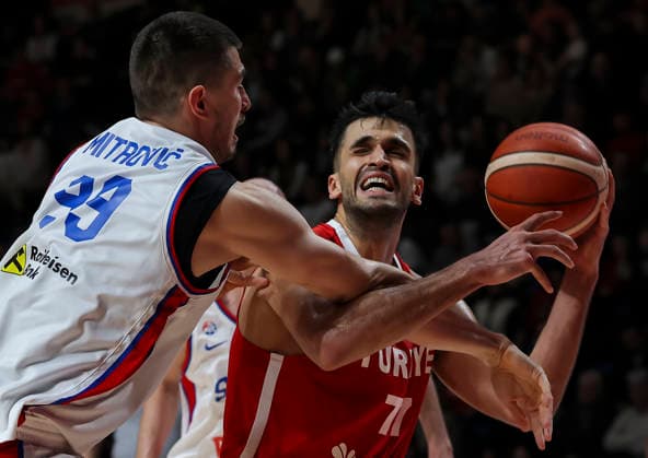Serbia v Turkiye - FIBA Worl Cup European qualifiers, first round group C Omer Yurtseven (R) of Turkiye in action against Luka Mitrovic of Serbia during the FIBA World Cup European qualifiers first round group C basketball match between Serbia and Turkiye on February 27, 2026 in Belgrade, Serbia. Belgrade Serbia Copyright: xPedjaxMilosavljevic Starsport.rsx