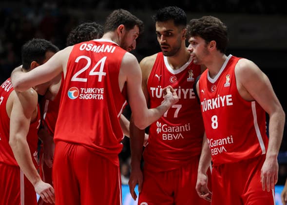 Serbia v Turkiye - FIBA Worl Cup European qualifiers, first round group C Ercan Osmani (L) Omer Yurtseven and Tarik Biberovic (R) of Turkiye during the FIBA World Cup European qualifiers first round group C basketball match between Serbia and Turkiye on February 27, 2026 in Belgrade, Serbia. Belgrade Serbia Copyright: xPedjaxMilosavljevic Starsport.rsx