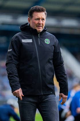 28 02 2026 Soccer, 2025 2026, 2 Bundesliga, 24 Matchday, DSC Arminia Bielefeld Hannover 96 Christian Titz Coach Hannover DFL REGULATIONS PROHIBIT ANY USE OF PHOTOGRAPHS AS IMAGE SEQUENCES AND OR QUASI VIDEO