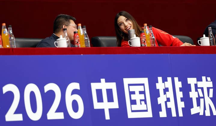 (260228) -- BEIJING, Feb. 28, 2026 -- China s freeski Olympic champion Gu Ailing (R) is seen on the stands during the women s playoff match between Beijing and Henan at China Volleyball League 2025-2026 in Beijing, China, Feb. 28, 2026. ) (SP)CHINA-BEIJING-VOLLEYBALL-LEAGUE-WOMEN-PLAYOFFS-BEIJING VS HENAN (CN) WangxLili 