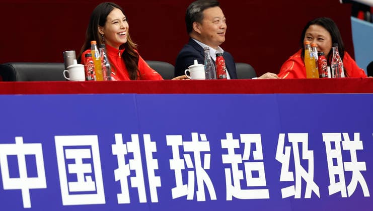 (260228) -- BEIJING, Feb. 28, 2026 -- China s freeski Olympic champion Gu Ailing (L) is seen on the stands during the women s playoff match between Beijing and Henan at China Volleyball League 2025-2026 in Beijing, China, Feb. 28, 2026. ) (SP)CHINA-BEIJING-VOLLEYBALL-LEAGUE-WOMEN-PLAYOFFS-BEIJING VS HENAN (CN) WangxLili 
