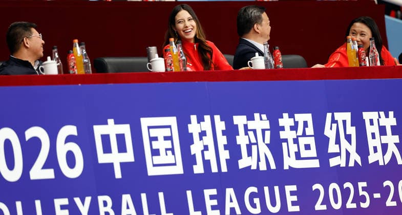 (260228) -- BEIJING, Feb. 28, 2026 -- China s freeski Olympic champion Gu Ailing (2nd L) is seen on the stands during the women s playoff match between Beijing and Henan at China Volleyball League 2025-2026 in Beijing, China, Feb. 28, 2026. ) (SP)CHINA-BEIJING-VOLLEYBALL-LEAGUE-WOMEN-PLAYOFFS-BEIJING VS HENAN (CN) WangxLili 