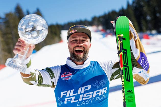 Sport Bilder des Tages SKI CROSS - FIS SX WC Kopaonik KOPAONIK,SERBIA,28.FEB.26 - SKI CROSS - FIS World Cup, ladies, men. Image shows the rejoicing of Filip Flisar (SLO). Keywords: crystal globe.  GEPAxpictures xMaticxKlansek