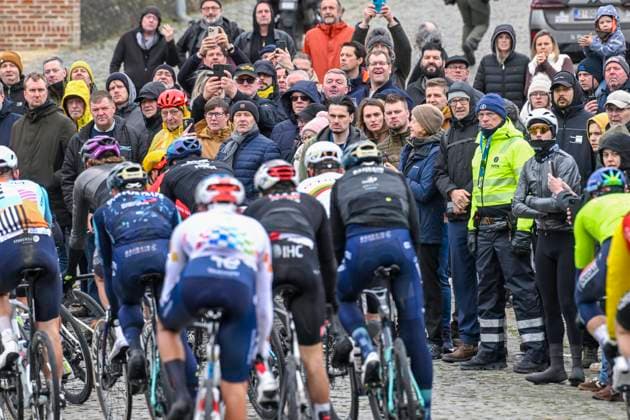 Omloop Het Nieuwsblad 2026 Cycling Race NINOVE, BELGIUM - FEBRUARY 28 : Illustration picture of fans during the 81th edition of Omloop Het Nieuwsblad an UCI World Tour 1.UWT one day cycling road race for Men Elite of km with start in Ghent and finish in Ninove on February 28, 2026 in Ninove, Belgium, 28 02 2026 ( Motordriver Kenny Verfaillie - Ninove Belgium  Copyright: xNicoxVereeckenx