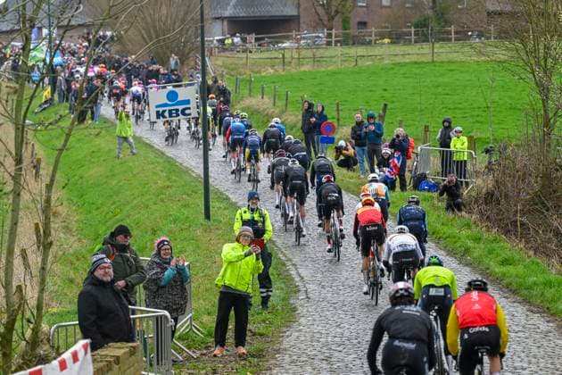 Omloop Het Nieuwsblad 2026 Cycling Race NINOVE, BELGIUM - FEBRUARY 28 : Illustration picture of the peloton during the 81th edition of Omloop Het Nieuwsblad an UCI World Tour 1.UWT one day cycling road race for Men Elite of km with start in Ghent and finish in Ninove on February 28, 2026 in Ninove, Belgium, 28 02 2026 ( Motordriver Kenny Verfaillie - Ninove Belgium  Copyright: xNicoxVereeckenx