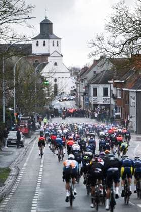 Omloop Het Nieuwsblad 2026 Cycling Race NINOVE, BELGIUM - FEBRUARY 28 : Illustration picture of the peloton during the 81th edition of Omloop Het Nieuwsblad an UCI World Tour 1.UWT one day cycling road race for Men Elite of km with start in Ghent and finish in Ninove on February 28, 2026 in Ninove, Belgium, 28 02 2026 ( Motordriver Kenny Verfaillie - Ninove Belgium  Copyright: xNicoxVereeckenx