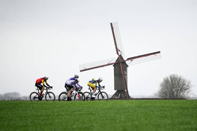 Sport Bilder des Tages Belgian Vincent Van Hemelen of Team Flanders-Baloise, Dutch Jelte Krijnsen of Team Jayco AlUla, French Alexis Renard of Cofidis and French Clement Alleno of Burgos Burpellet BH pictured in action during the 81st edition of the men s one-day cycling race Omloop Het Nieuwsblad (UCI World Tour), the opening race of the Flemish one-day classics season, 207,6 km from Gent to Ninove, Saturday 28 February 2026. ELIASxROM  x165916101x