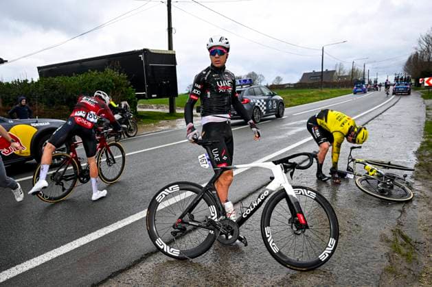 Omloop Het Nieuwsblad 2026 Cycling Race NINOVE, BELGIUM - FEBRUARY 28 : Vermeersch Florian (BEL) of UAE Team Emirates - XRG crash during the 81th edition of Omloop Het Nieuwsblad an UCI World Tour 1.UWT one day cycling road race for Men Elite of km with start in Ghent and finish in Ninove on February 28, 2026 in Ninove, Belgium, 28 02 2026 ( Motordriver Kenny Verfaillie - Ninove Belgium  Copyright: xNicoxVereeckenx