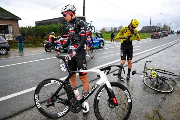 Omloop Het Nieuwsblad 2026 Cycling Race NINOVE, BELGIUM - FEBRUARY 28 : Vermeersch Florian (BEL) of UAE Team Emirates - XRG after a crash during the 81th edition of Omloop Het Nieuwsblad an UCI World Tour 1.UWT one day cycling road race for Men Elite of km with start in Ghent and finish in Ninove on February 28, 2026 in Ninove, Belgium, 28 02 2026 ( Motordriver Kenny Verfaillie - Ninove Belgium  Copyright: xNicoxVereeckenx