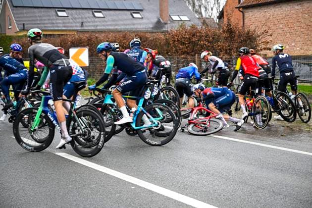 Omloop Het Nieuwsblad 2026 Cycling Race NINOVE, BELGIUM - FEBRUARY 28 : Crash in the peloton during the 81th edition of Omloop Het Nieuwsblad an UCI World Tour 1.UWT one day cycling road race for Men Elite of km with start in Ghent and finish in Ninove on February 28, 2026 in Ninove, Belgium, 28 02 2026 ( Motordriver Kenny Verfaillie - Ninove Belgium  Copyright: xNicoxVereeckenx
