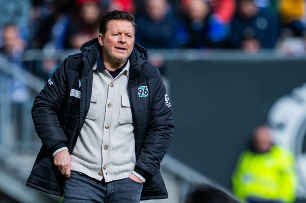 28 02 2026 Soccer, 2025 2026, 2 Bundesliga, 24 Matchday, DSC Arminia Bielefeld Hannover 96 Christian Titz Coach Hannover DFL REGULATIONS PROHIBIT ANY USE OF PHOTOGRAPHS AS IMAGE SEQUENCES AND OR QUASI VIDEO