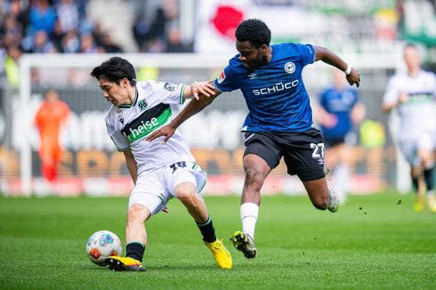 28 02 2026 Soccer, 2025 2026, 2 Bundesliga, 24 Matchday, DSC Arminia Bielefeld Hannover 96 L R Daisuke Yokota Hannover , Benjamin Boakye Bielefeld DFL REGULATIONS PROHIBIT ANY USE OF PHOTOGRAPHS AS IMAGE SEQUENCES AND OR QUASI VIDEO
