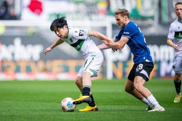 28 02 2026 Soccer, 2025 2026, 2 Bundesliga, 24 Matchday, DSC Arminia Bielefeld Hannover 96 L R Daisuke Yokota Hannover , Tim Handwerker Bielefeld DFL REGULATIONS PROHIBIT ANY USE OF PHOTOGRAPHS AS IMAGE SEQUENCES AND OR QUASI VIDEO