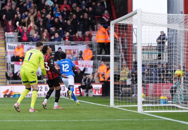 Bournemouth v Sunderland, Premier League, Football, Vitality Stadium, Bournemouth, UK - 28 Feb 2026 GOAL 0-1. Eliezer Mayenda of Sunderland turns to celebrate after scoring the opening goal for Sunderland. Bournemouth Vitality Stadium Bournemouth UK, UK NEWSPAPERS OUT Copyright: xSeanxRyanx