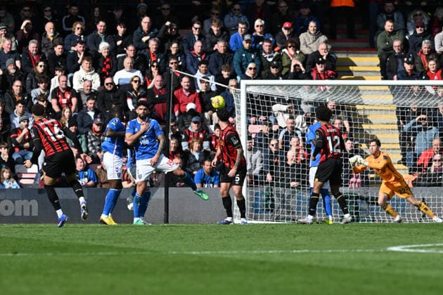 Bournemouth v Sunderland, Premier League Marcus Tavernier (16) of AFC Bournemouth shoots at goal from a free kick with Robin Roefs (22) of Sunderland making a save during the Premier League match between Bournemouth and Sunderland at the Vitality Stadium, Bournemouth, UK on 28 February 2026. Bournemouth Vitality Stadium Dorset UK Editorial use only DataCo restrictions apply See www.football-dataco.com , Copyright: xGrahamxHuntx PSI-23826-0056