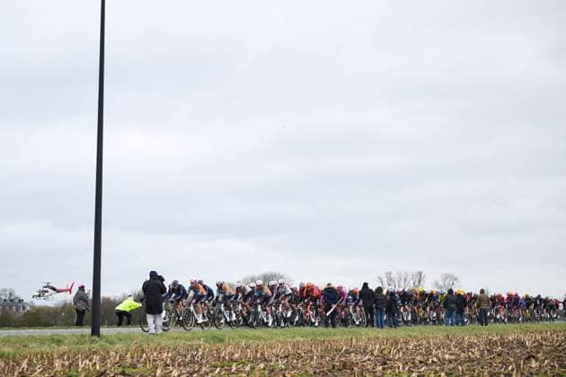 The peloton pictured in action during the 81st edition of the men s one-day cycling race Omloop Het Nieuwsblad (UCI World Tour), the opening race of the Flemish one-day classics season, 207,6 km from Gent to Ninove, Saturday 28 February 2026. DAVIDxPINTENS  x165923584x