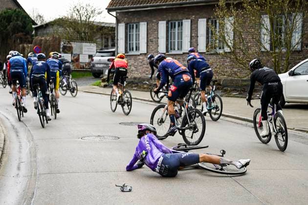 Omloop Het Nieuwsblad 2026 Cycling Race NINOVE, BELGIUM - FEBRUARY 28 : De Pooter Dries (BEL) of Team Jayco AlUla in a crash during the 81th edition of Omloop Het Nieuwsblad an UCI World Tour 1.UWT one day cycling road race for Men Elite of km with start in Ghent and finish in Ninove on February 28, 2026 in Ninove, Belgium, 28 02 2026 ( Motordriver Kenny Verfaillie - Ninove Belgium  Copyright: xNicoxVereeckenx