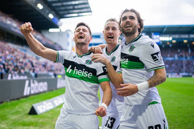 28 02 2026 Soccer, 2025 2026, 2 Bundesliga, 24 Matchday, DSC Arminia Bielefeld Hannover 96 L R Enzo Leopold Hannover celebrates after his goal to 0 1 with Maurice Neubauer Hannover , Kolja Oudenne Hannover DFL REGULATIONS PROHIBIT ANY USE OF PHOTOGRAPHS AS IMAGE SEQUENCES AND OR QUASI VIDEO