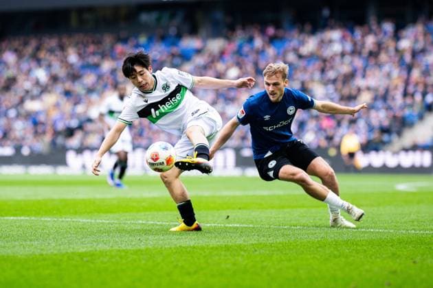 28 02 2026 Soccer, 2025 2026, 2 Bundesliga, 24 Matchday, DSC Arminia Bielefeld Hannover 96 L R Daisuke Yokota Hannover , Tim Handwerker Bielefeld DFL REGULATIONS PROHIBIT ANY USE OF PHOTOGRAPHS AS IMAGE SEQUENCES AND OR QUASI VIDEO