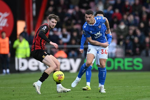 Bournemouth v Sunderland, Premier League Granit Xhaka (34) of Sunderland battles for possession with David Brooks (7) of AFC Bournemouth during the Premier League match between Bournemouth and Sunderland at the Vitality Stadium, Bournemouth, UK on 28 February 2026. Bournemouth Vitality Stadium Dorset UK Editorial use only DataCo restrictions apply See www.football-dataco.com , Copyright: xGrahamxHuntx PSI-23826-0067