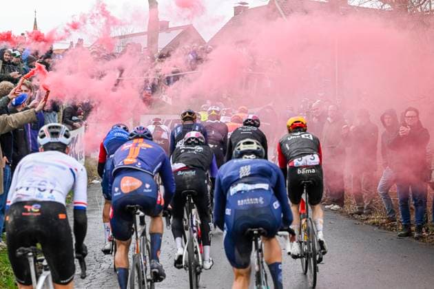 Omloop Het Nieuwsblad 2026 Cycling Race NINOVE, BELGIUM - FEBRUARY 28 : Illustration picture of the peloton riding through red smoke flares during the 81th edition of Omloop Het Nieuwsblad an UCI World Tour 1.UWT one day cycling road race for Men Elite of km with start in Ghent and finish in Ninove on February 28, 2026 in Ninove, Belgium, 28 02 2026 ( Motordriver Kenny Verfaillie - Ninove Belgium  Copyright: xNicoxVereeckenx