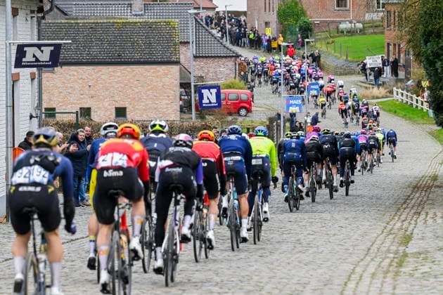 Omloop Het Nieuwsblad 2026 Cycling Race NINOVE, BELGIUM - FEBRUARY 28 : Illustration picture of the peloton during the 81th edition of Omloop Het Nieuwsblad an UCI World Tour 1.UWT one day cycling road race for Men Elite of km with start in Ghent and finish in Ninove on February 28, 2026 in Ninove, Belgium, 28 02 2026 ( Motordriver Kenny Verfaillie - Ninove Belgium  Copyright: xNicoxVereeckenx