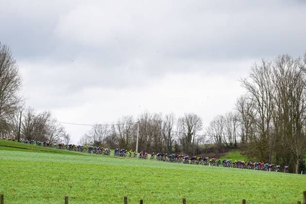 The peloton pictured in action during the 81st edition of the men s one-day cycling race Omloop Het Nieuwsblad (UCI World Tour), the opening race of the Flemish one-day classics season, 207,6 km from Gent to Ninove, Saturday 28 February 2026. DAVIDxPINTENS  x165932479x