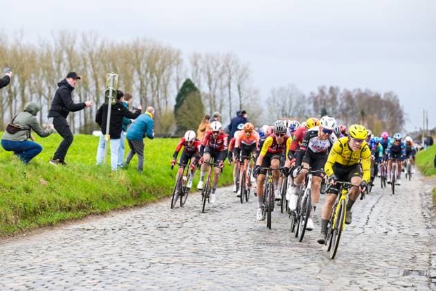 Sport Bilder des Tages Belgium s Dylan Teuns of Cofidis and Belgium s Florian Vermeersch of UAE Team Emirates-XRG pictured in action during the 81st edition of the men s one-day cycling race Omloop Het Nieuwsblad (UCI World Tour), the opening race of the Flemish one-day classics season, 207,6 km from Gent to Ninove, Saturday 28 February 2026. DAVIDxPINTENS  x165933718x