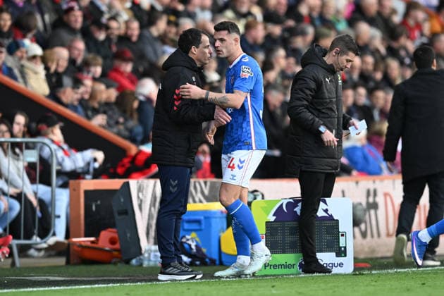 Bournemouth v Sunderland, Premier League Substitution - Sunderland manager Regis Le Bris hugs Granit Xhaka (34) of Sunderland as he leaves the field during the Premier League match between Bournemouth and Sunderland at the Vitality Stadium, Bournemouth, UK on 28 February 2026. Bournemouth Vitality Stadium Dorset UK Editorial use only DataCo restrictions apply See www.football-dataco.com , Copyright: xGrahamxHuntx PSI-23826-0077