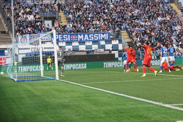 Lecce™s Lassana Coulibaly goal 0-1 during the Serie A soccer match between Como and Lecce at the Giuseppe Sinigaglia stadium in Como, north Italy - February 28, 2026 - Soccer.  Copyright: xAntonioxSaia LaPressex