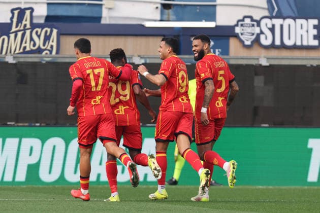 Lecce™s Lassana Coulibaly celebrate during the Serie A soccer match between Como and Lecce at the Giuseppe Sinigaglia stadium in Como, north Italy - February 28, 2026 - Soccer.  Copyright: xAntonioxSaia LaPressex