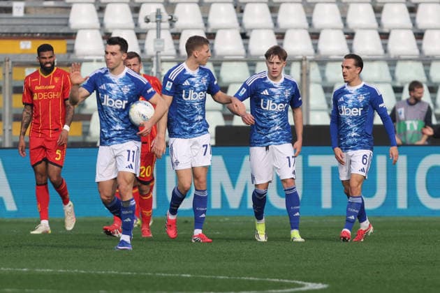 Como™s Anastasios Douvikas celebrate during the Serie A soccer match between Como and Lecce at the Giuseppe Sinigaglia stadium in Como, north Italy - February 28, 2026 - Soccer.  Copyright: xAntonioxSaia LaPressex