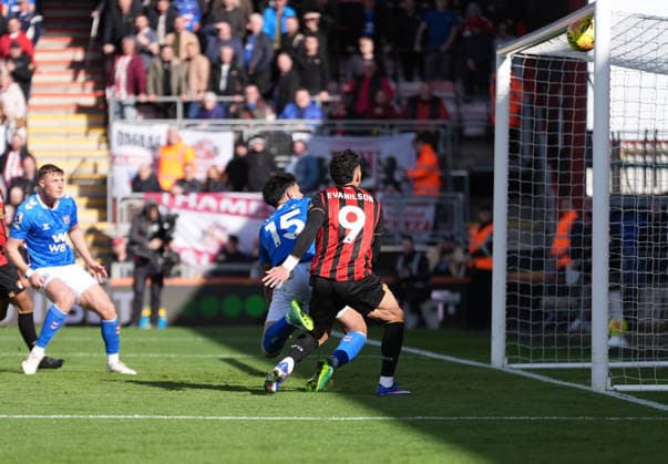 Bournemouth v Sunderland, Premier League, Football, Vitality Stadium, Bournemouth, UK - 28 Feb 2026 GOAL 1-1. Evanilson of Bournemouth scores the equaliser with a header. Bournemouth Vitality Stadium Bournemouth UK, UK NEWSPAPERS OUT Copyright: xSeanxRyanx