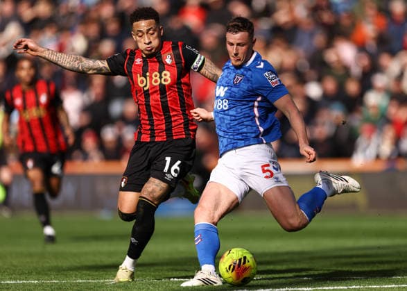Bournemouth gegen Sunderland 28. Februar 2026, Bournemouth Premier League Fußball Bournemouth gegen Sunderland Marcus Tavernier von Bournemouth und Daniel Ballard von Sunderland Foto Jacques Feeney Abseits Bournemouth UK  Copyright: xJacquesxFeeneyx xOffsidexOffside