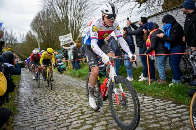 Omloop Het Nieuwsblad 2026 Cycling Race NINOVE, BELGIUM - FEBRUARY 28 : Vacek Mathias (CZE) of Lidl Trek in action during the 81th edition of Omloop Het Nieuwsblad an UCI World Tour 1.UWT one day cycling road race for Men Elite of km with start in Ghent and finish in Ninove on February 28, 2026 in Ninove, Belgium, 28 02 2026 ( Motordriver Kenny Verfaillie - Ninove Belgium  Copyright: xNicoxVereeckenx