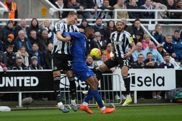 28th February 2026; St James Park, Newcastle, England; Premier League Football, Newcastle United versus Everton; Dan Burn of Newcastle United challenges Beto of Everton  AlecxBrown Content restricted for UK based newspaper