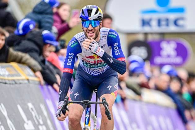 Omloop Het Nieuwsblad 2026 Cycling Race NINOVE, BELGIUM - FEBRUARY 28 : Van Dijke Tim (NED) of Red Bull - BORA - hansgrohe at the finish line during the 81st edition of Omloop Het Nieuwsblad an UCI World Tour 1.UWT one day cycling road race for Men Elite of 207 km with start in Ghent and finish in Ninove on February 28, 2026 in Ninove, Belgium, 28 02 2026 ( Motordriver Kenny Verfaillie - Ninove Belgium  Copyright: xPeterxDexVoechtx