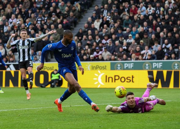 Newcastle Upon Tyne, England, 28th February 2026. Beto of Everton scores his teams second goal during the Newcastle United vs Everton Premier League match at St. James Park, Newcastle Upon Tyne. Picture credit should read: Nigel Roddis Sportimage EDITORIAL USE ONLY. No use with unauthorised audio, video, data, fixture lists, club league logos or live services. Online in-match use limited to 120 images, no video emulation. No use in betting, games or single club league player publications. SPI_025_NR_NEWC_EVER SPI-4562-0025