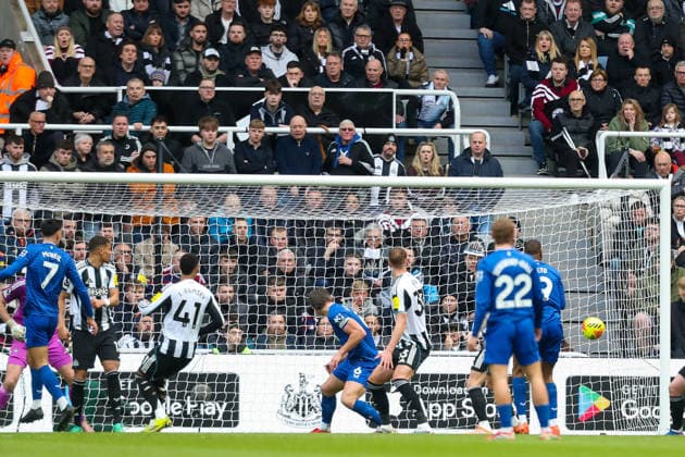 Newcastle United v Everton, Premier League Jarrad Branthwaite Of Everton scores a GOAL 0-1 as his corner kick finds its way into the net to open the scoring during the Newcastle United v Everton Premier League match at St. James Park, Newcastle Upon Tyne, England on 28 February 2026 Credit: Lee Keuneke Every Second Media Editorial use only. All images are copyright Every Second Media Limited. No images may be reproduced without prior permission. All rights reserved. Premier League and Football League images are subject to licensing agreements with Football DataCo Limited. see https: www.football-dataco.com Copyright: xIMAGO EveryxSecondxMediax ESM-1827-0055 LeexKeunekex xEveryxSecondxMediax