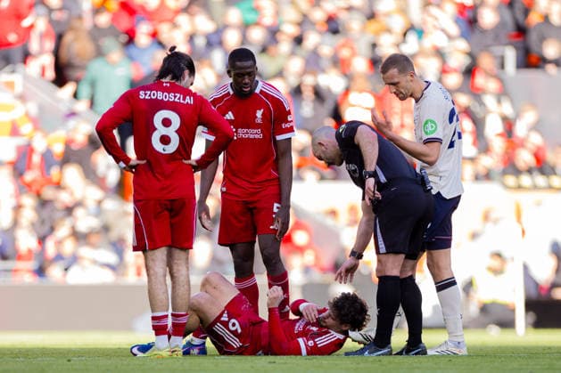 Football - FA Premier League - Liverpool FC v West Ham United FC LIVERPOOL, ENGLAND - Saturday, February 28, 2026: Liverpool s Milos Kerkez lies injured during the FA Premier League match between Liverpool FC and West Ham United FC at Anfield. (Photo by David Rawcliffe Propaganda) LIVERPOOL Anfield MERSEYSIDE ENGLAND  Copyright: xDavidxRawcliffex P2026-02-28-Liverpool_West_Ham-63