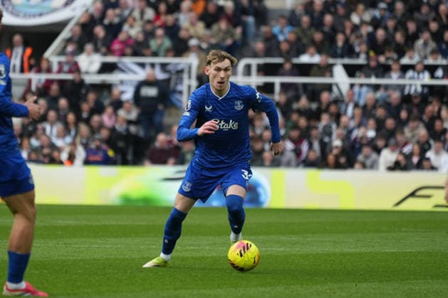 28th February 2026; St James Park, Newcastle, England; Premier League Football, Newcastle United versus Everton; James Garner of Everton on the ball  AlecxBrown Content restricted for UK based newspaper