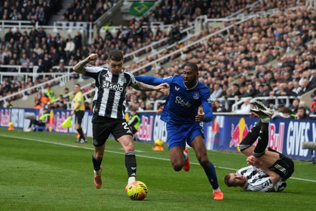 28th February 2026; St James Park, Newcastle, England; Premier League Football, Newcastle United versus Everton; Beto of Everton and Kieran Trippier of Newcastle United tussle for a loose ball  AlecxBrown Content restricted for UK based newspaper