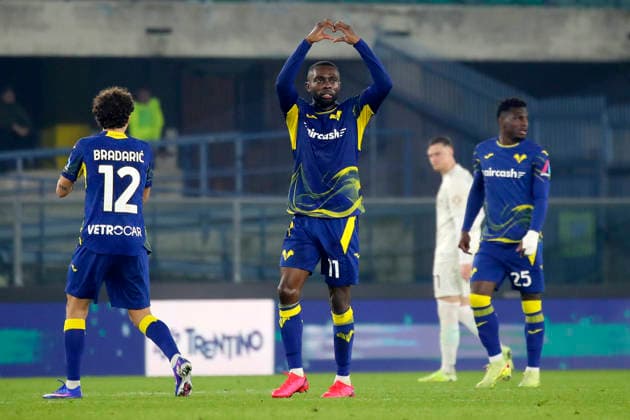 Verona™s Jean Daniel Akpa Akpro celebration goal 1-1 during the Serie A soccer match between Hellas Verona and Napoli at the Bentegodi Stadium in Verona, north west Italy - Saturday , February 28 , 2026. - Soccer .  Copyright: xPaolaxGarbuio Lapressex