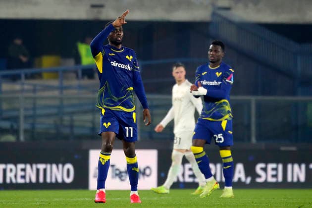 Verona™s Jean Daniel Akpa Akpro celebration goal 1-1 during the Serie A soccer match between Hellas Verona and Napoli at the Bentegodi Stadium in Verona, north west Italy - Saturday , February 28 , 2026. - Soccer .  Copyright: xPaolaxGarbuio Lapressex
