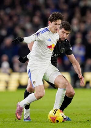 Leeds, England, 28th February 2026. Brenden Aaronson of Leeds United holds off Ruben Dias of Manchester City during the Leeds United vs Manchester City Premier League match at Elland Road, Leeds. Picture credit should read: Andrew Yates Sportimage EDITORIAL USE ONLY. No use with unauthorised audio, video, data, fixture lists, club league logos or live services. Online in-match use limited to 120 images, no video emulation. No use in betting, games or single club league player publications. SPI_070_AY_Leeds_Man_City SPI-4565-0070