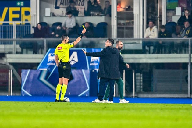 CALCIO - Serie A - Hellas Verona FC vs SSC Napoli Yellow card for Hellas Verona s Head Coach Paolo Sammarco during Hellas Verona FC vs SSC Napoli, Italian soccer Serie A match in Verona, Italy, February 28 2026 Verona Italy  Copyright: xIPAxSport ABACAx
