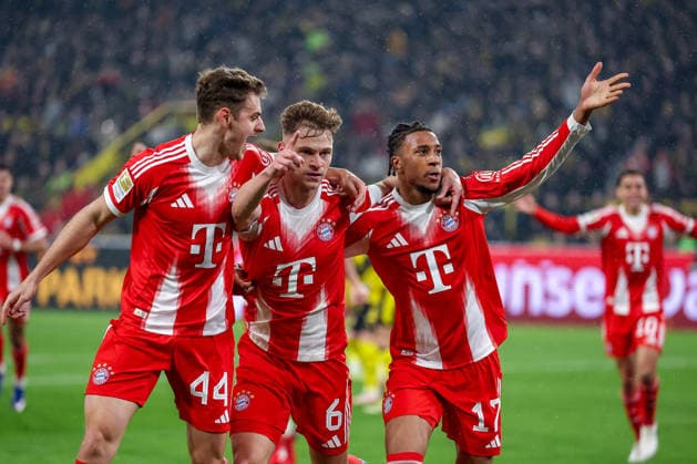 Sport Bilder des Tages 28.02.2026, Fußball, Borussia Dortmund - FC Bayern München, 1. Fußball Bundesliga, 24. Spieltag, Signal Iduna Park, Saison 2025 2026: Torjubel nach dem Tor zum 3:2 durch Torschütze Joshua Kimmich (FC Bayern Muenchen 06) zusammen mit Michael Olise (FC Bayern Muenchen 17) und Josip Stanisic (FC Bayern Muenchen 44) DFB regulations prohibit any use of photographs as image sequences and or quasi-video. Nordrhein-Westfalen Deutschland *** 28 02 2026, Soccer, Borussia Dortmund FC Bayern München, 1 Soccer Bundesliga, 24 Matchday, Signal Iduna Park, Season 2025 2026 Goal celebration after the goal to 3 2 by scorer Joshua Kimmich FC Bayern Muenchen 06 together with Michael Olise FC Bayern Muenchen 17 and Josip Stanisic FC Bayern Muenchen 44 DFB regulations prohibit any use of photographs as image sequences and or quasi video Nordrhein Westfalen Germany
